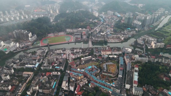 航拍贫困县城实景
