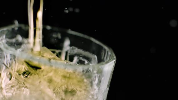 电商产品“椹迷你”果酒广告