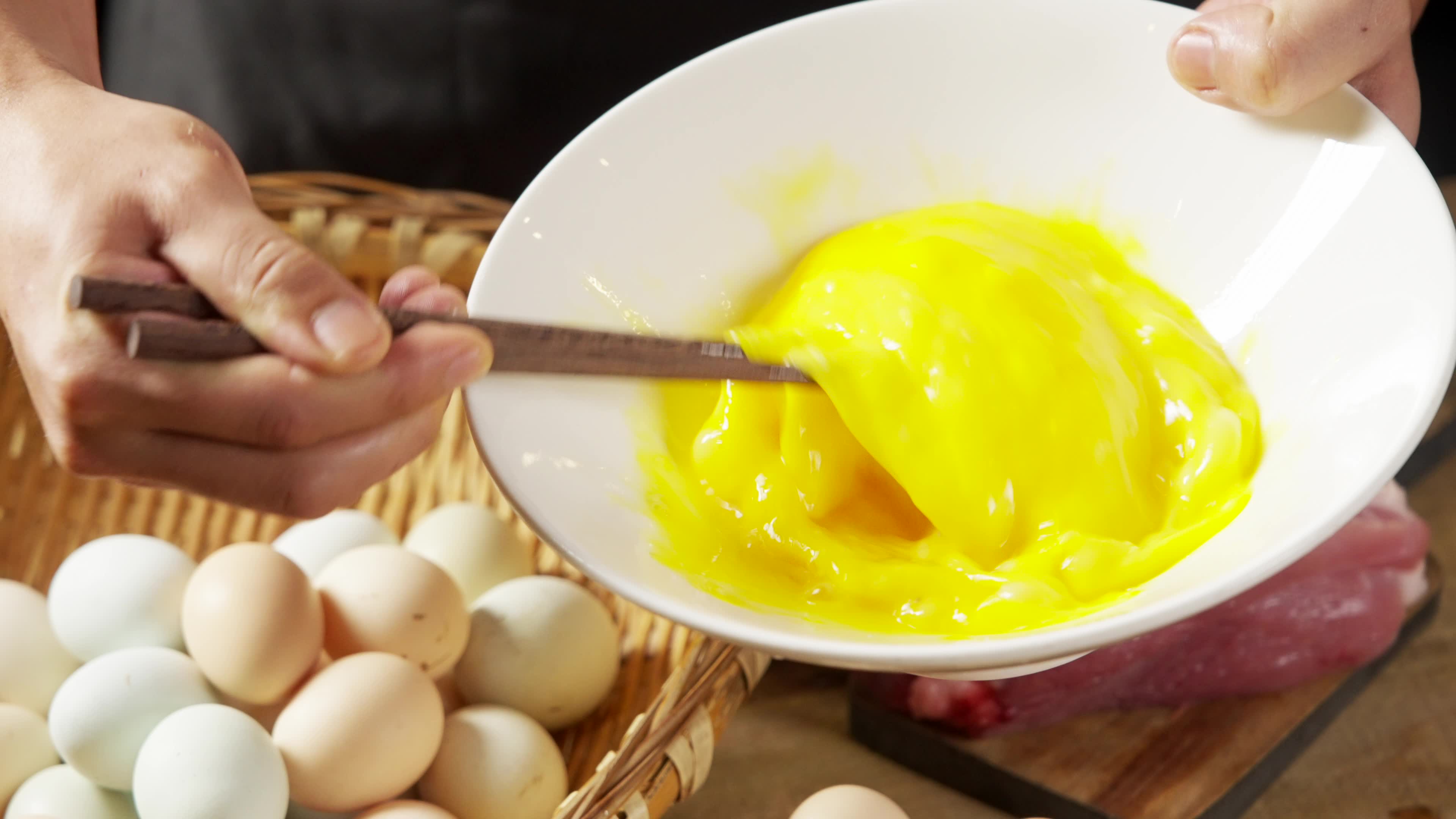 如何用鸡蛋做出最简单却好吃的美食？ - 知乎