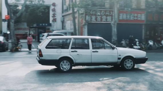 使街头短片秒变悬疑剧