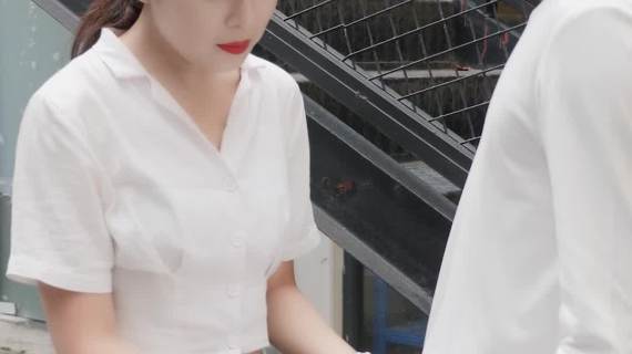长袖白小T-剧情短视频
