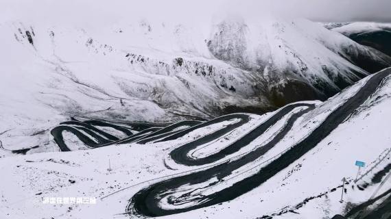 航拍山路