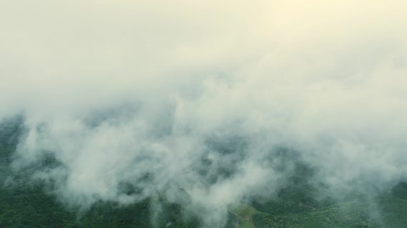 水库 森林 群山 航拍 穿云破雾 大自然