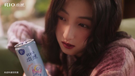 RIO×张子枫：微醺的人，有开心的年