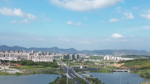 航拍京山市人工湖风景