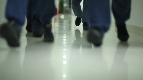 深圳南山供电局点亮服务队