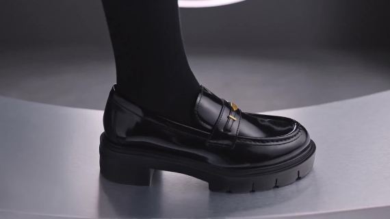 思加图×杨幂：骑士造型干练飒爽