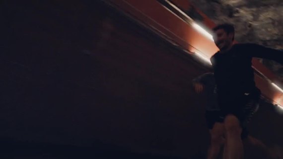 阿迪达斯：广告牌成打卡点，看看谁跑得快