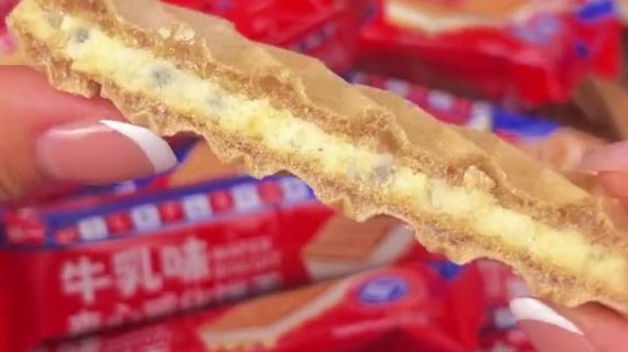 信息流剪辑作品-牛乳风味夹心威化饼干