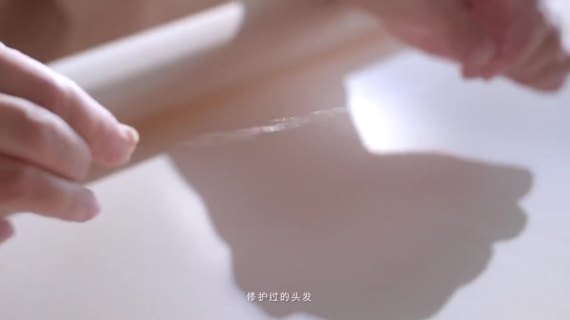 潘婷：青丝入画，绣出一幅《簪花仕女图》