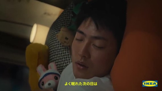 日本宜家睡眠广告，在地铁站上演睡眠秀