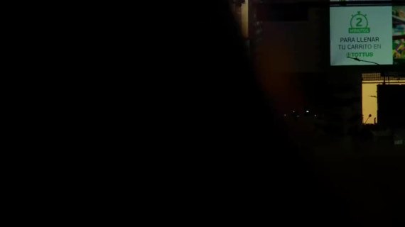 科罗娜户外广告，把整条街变成日落直播间
