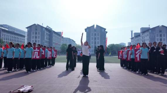 自拍自剪自制新闻联播