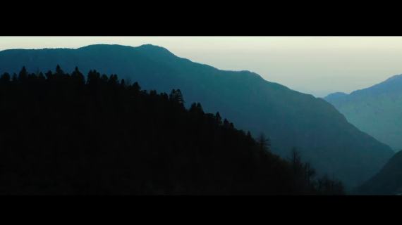 机械与自然交响诗，阿斯顿马丁撕开山林寂静